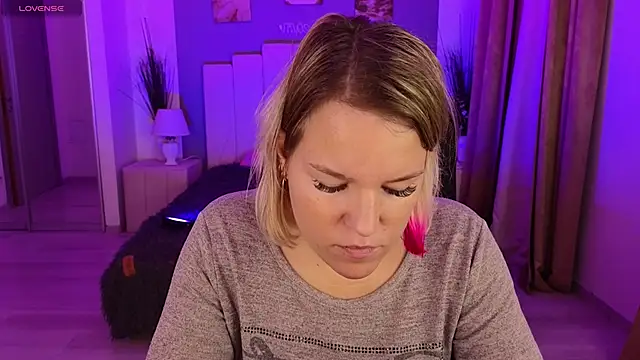 Snapshot of EVAshinyGIRL chatting on December 26, 2024, 7:35 am EVAshinyGIRL online show from December 26, 2024, 7:35 am