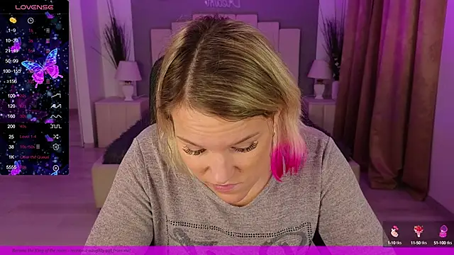 Snapshot of EVAshinyGIRL chatting on December 28, 2024, 10:47 am EVAshinyGIRL online show from December 28, 2024, 10:47 am