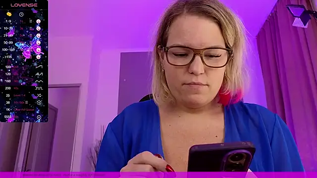 Snapshot of EVAshinyGIRL chatting on January 5, 2025, 11:15 am EVAshinyGIRL online show from January 5, 2025, 11:15 am