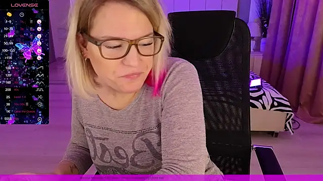 Snapshot of EVAshinyGIRL chatting on January 7, 2025, 7:42 am EVAshinyGIRL online show from January 7, 2025, 7:42 am