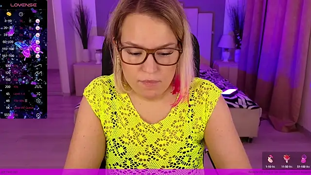 Snapshot of EVAshinyGIRL chatting on January 8, 2025, 3:39 pm EVAshinyGIRL online show from January 8, 2025, 3:39 pm