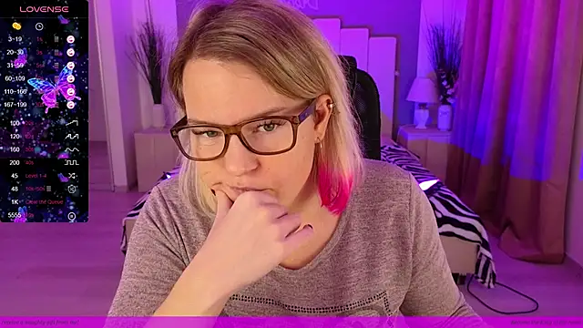 Snapshot of EVAshinyGIRL chatting on January 9, 2025, 8:03 am EVAshinyGIRL online show from January 9, 2025, 8:03 am