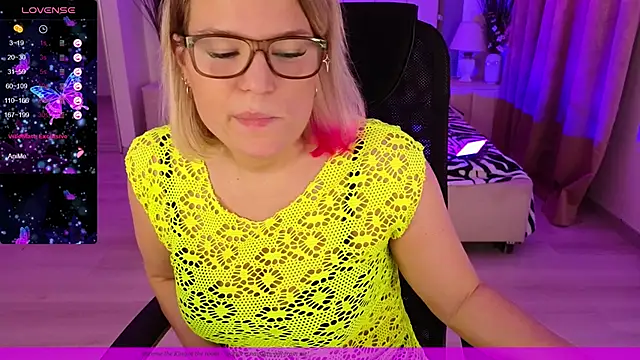 Snapshot of EVAshinyGIRL chatting on January 9, 2025, 2:51 pm EVAshinyGIRL online show from January 9, 2025, 2:51 pm