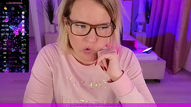 Snapshot of EVAshinyGIRL chatting on January 12, 2025, 11:39 am EVAshinyGIRL online show from January 12, 2025, 11:39 am