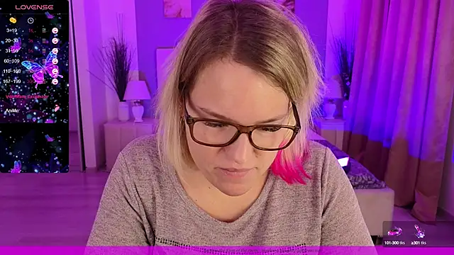 Snapshot of EVAshinyGIRL chatting on January 14, 2025, 7:59 am EVAshinyGIRL online show from January 14, 2025, 7:59 am