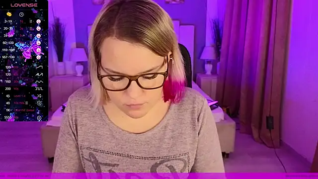 Snapshot of EVAshinyGIRL chatting on January 23, 2025, 9:18 am EVAshinyGIRL online show from January 23, 2025, 9:18 am