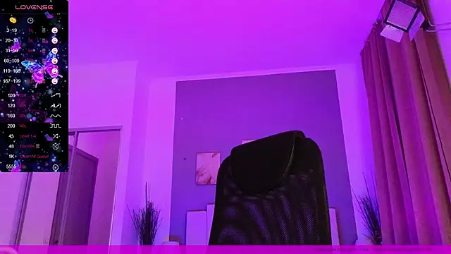 Snapshot of EVAshinyGIRL chatting on January 23, 2025, 3:43 pm EVAshinyGIRL online show from January 23, 2025, 3:43 pm