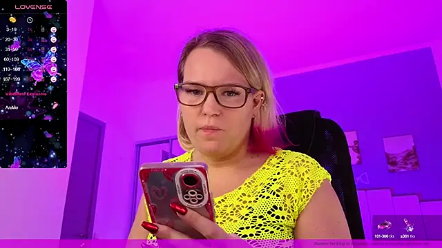 Snapshot of EVAshinyGIRL chatting on January 27, 2025, 1:52 pm EVAshinyGIRL online show from January 27, 2025, 1:52 pm