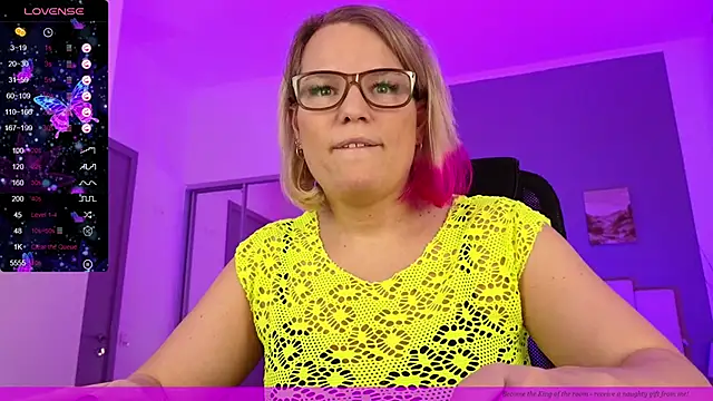 Snapshot of EVAshinyGIRL chatting on January 28, 2025, 1:38 pm EVAshinyGIRL online show from January 28, 2025, 1:38 pm