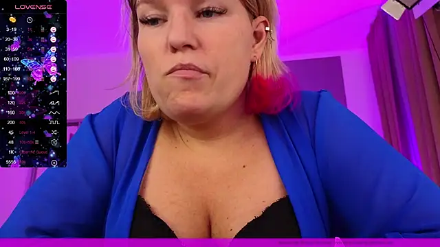 Snapshot of EVAshinyGIRL chatting on January 31, 2025, 2:17 pm EVAshinyGIRL online show from January 31, 2025, 2:17 pm