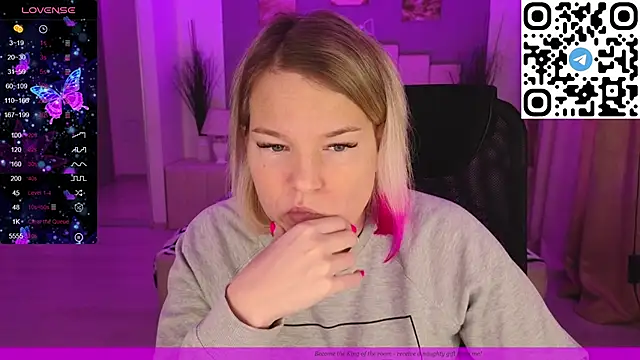 Snapshot of EVAshinyGIRL chatting on February 5, 2025, 7:50 am EVAshinyGIRL online show from February 5, 2025, 7:50 am