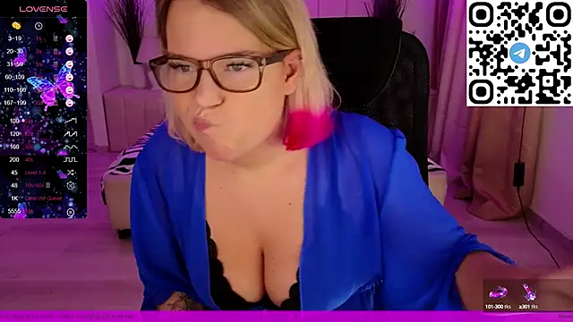 Snapshot of EVAshinyGIRL chatting on February 5, 2025, 10:51 am EVAshinyGIRL online show from February 5, 2025, 10:51 am