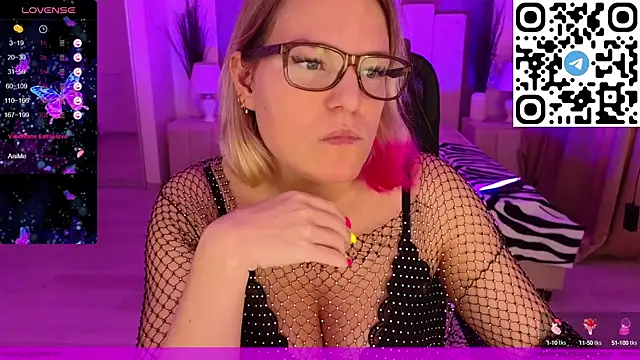 Snapshot of EVAshinyGIRL chatting on February 8, 2025, 11:01 am EVAshinyGIRL online show from February 8, 2025, 11:01 am