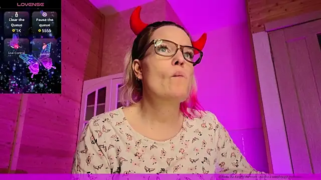 Snapshot of EVAshinyGIRL chatting on March 9, 2025, 7:48 pm EVAshinyGIRL online show from March 9, 2025, 7:48 pm