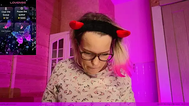 Snapshot of EVAshinyGIRL chatting on March 9, 2025, 10:52 pm EVAshinyGIRL online show from March 9, 2025, 10:52 pm