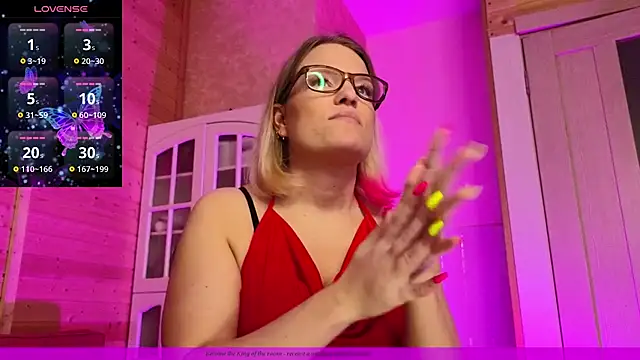 Snapshot of EVAshinyGIRL chatting on March 13, 2025, 11:30 am EVAshinyGIRL online show from March 13, 2025, 11:30 am