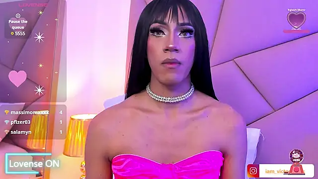 Snapshot of VictoriaRoss1 chatting on February 19, 2025, 12:25 am VictoriaRoss1 online show from February 19, 2025, 12:25 am