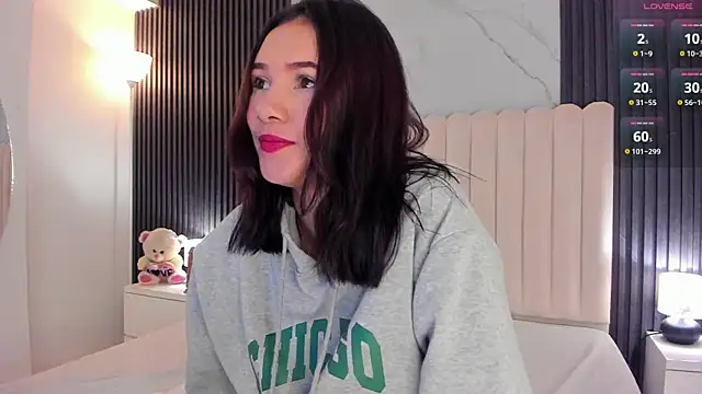 Snapshot of KatDreams_ chatting on October 4, 2025, 8:18 pm KatDreams online show from October 4, 2025, 8:18 pm