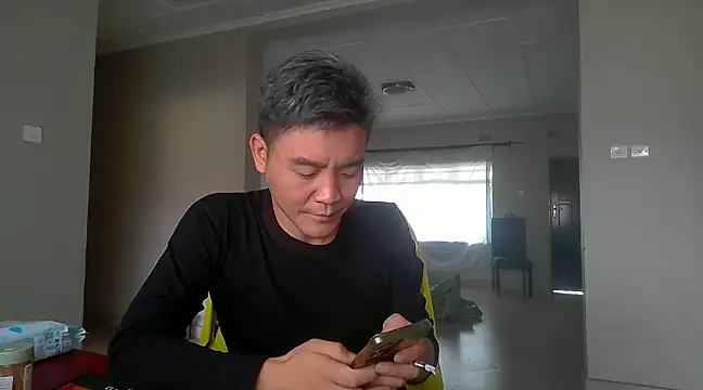 kisstoyousoon2024 online show from January 1, 2025, 8:24 am