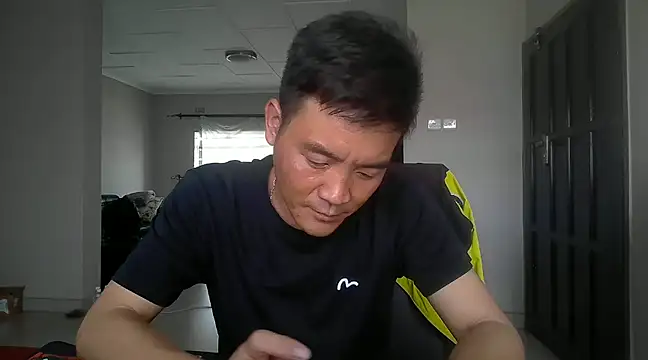 kisstoyousoon2024 online show from January 2, 2025, 1:51 pm