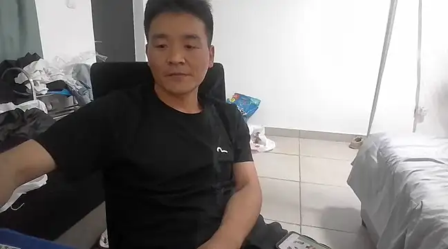 kisstoyousoon2024 online show from March 10, 2025, 7:29 pm