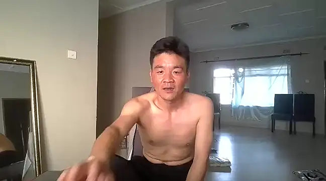 kisstoyousoon2024 online show from March 11, 2025, 3:34 pm