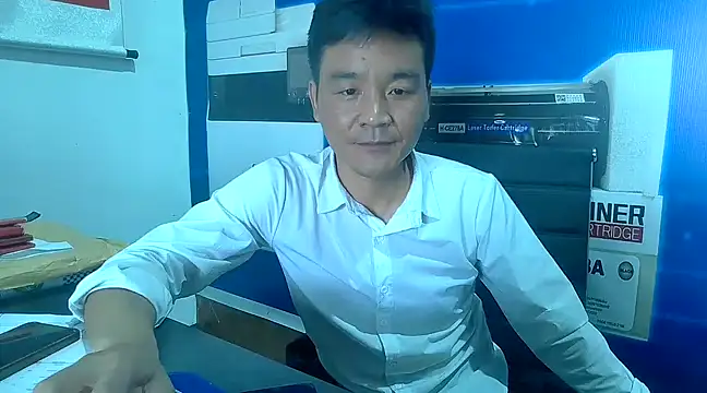 kisstoyousoon2024 online show from March 15, 2025, 9:19 am