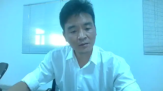 kisstoyousoon2024 online show from March 18, 2025, 3:10 pm