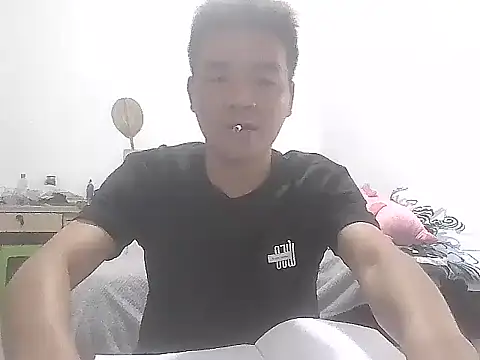 kisstoyousoon2024 online show from October 13, 2025, 7:41 am