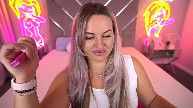 KiraCandyS online show from October 15, 2025, 1:22 pm