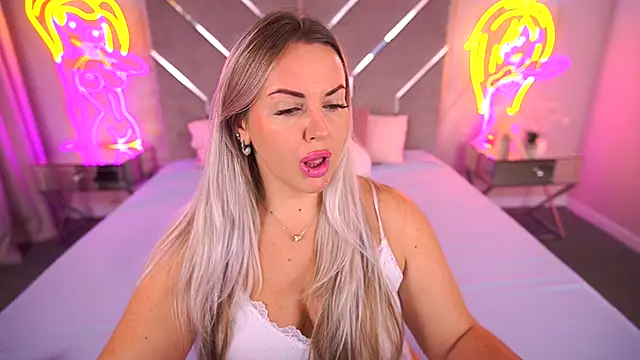 KiraCandyS online show from November 10, 2025, 9:58 pm