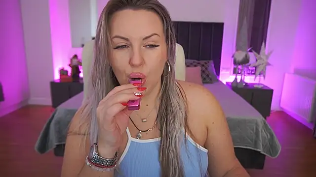 KiraCandyS online show from January 5, 2026, 9:18 pm