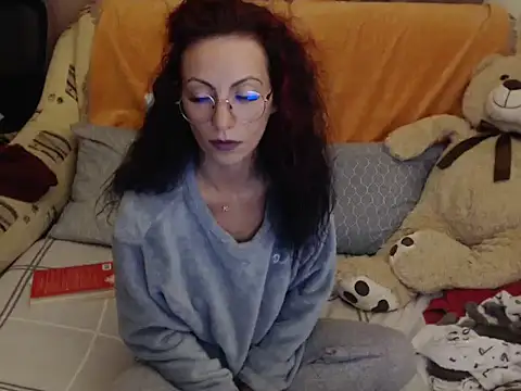 Emmatoo online show from September 29, 2025, 8:35 pm