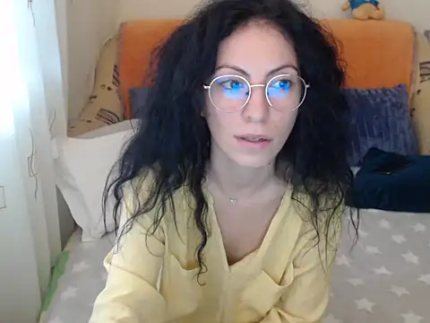 Emmatoo online show from November 28, 2025, 10:51 am