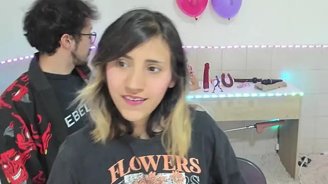 Snapshot of linnie_ chatting on September 21, 2025, 10:44 pm linnie  online show from September 21, 2025, 10:44 pm