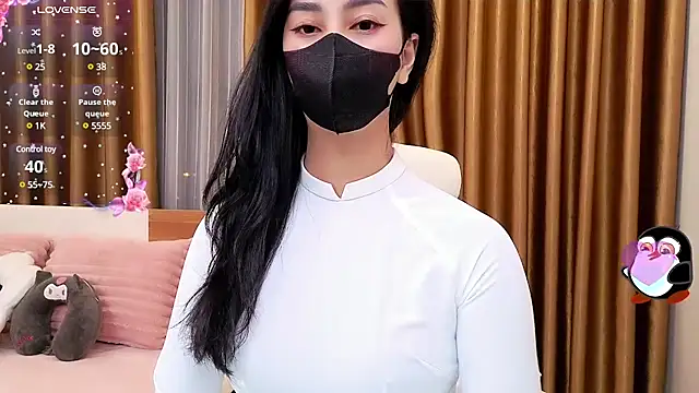 Snapshot of -----Sue----- chatting on January 9, 2025, 12:09 pm -----Sue----- online show from January 9, 2025, 12:09 pm