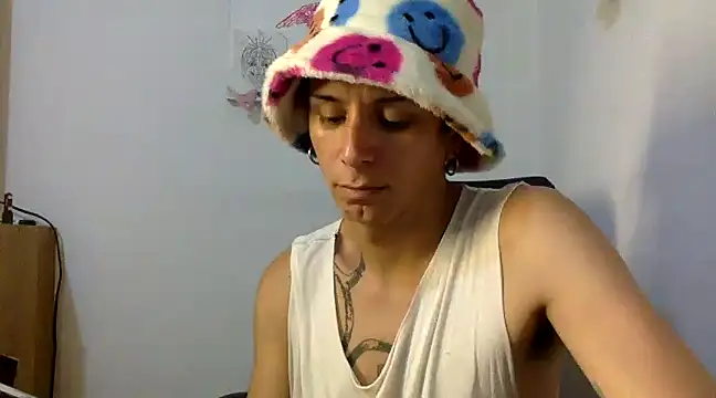 Snapshot of Thematrioshkaoficial24 chatting on December 22, 2024, 1:12 am Thematrioshkaoficial24 online show from December 22, 2024, 1:12 am