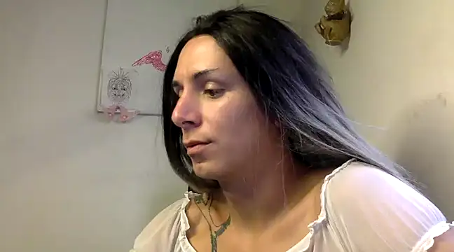 Snapshot of Thematrioshkaoficial24 chatting on January 1, 2025, 10:35 pm Thematrioshkaoficial24 online show from January 1, 2025, 10:35 pm