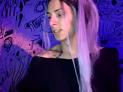 Snapshot of Thematrioshkaoficial24 chatting on January 8, 2025, 1:11 am Thematrioshkaoficial24 online show from January 8, 2025, 1:11 am