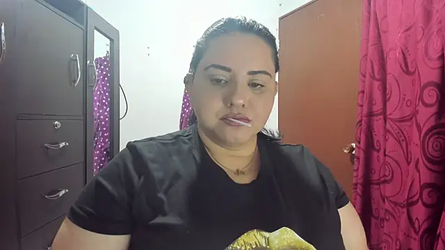 tetasgrandes karol online show from January 21, 2025, 8:21 pm