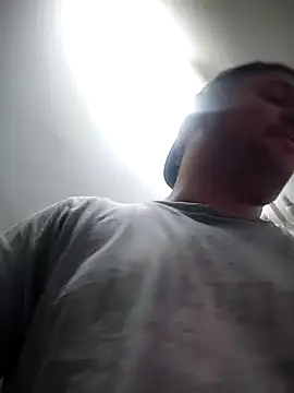 lobito1997 online show from November 14, 2025, 3:27 am