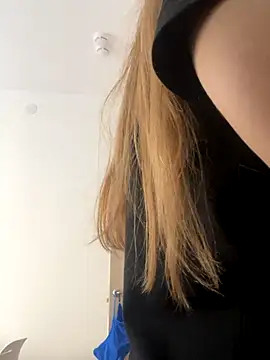 KateRedgar online show from September 12, 2025, 2:17 pm