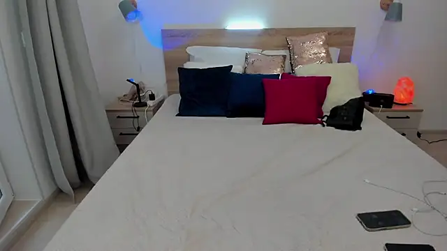 KateRedgar online show from September 15, 2025, 1:55 pm