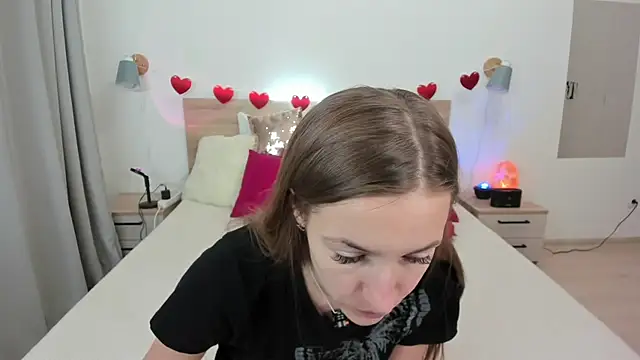 KateRedgar online show from February 8, 2026, 1:47 pm