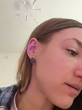 KateRedgar online show from March 16, 2026, 10:30 am