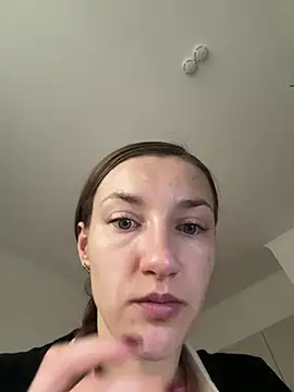 KateRedgar online show from April 3, 2026, 1:53 pm