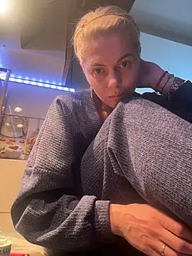 tanyagrey online show from March 18, 2026, 6:49 am