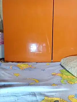 Holly Bette online show from February 9, 2025, 4:04 am