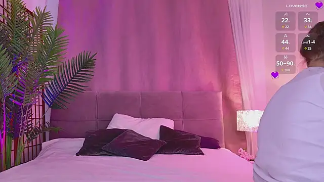 Mia  Peach online show from January 24, 2025, 11:56 pm