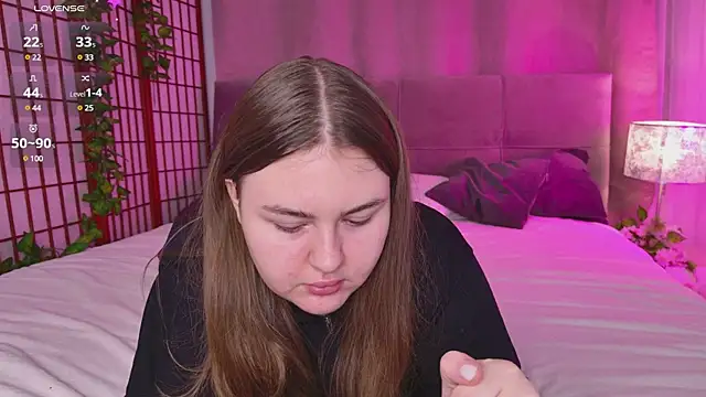 Mia  Peach online show from February 21, 2025, 9:00 pm